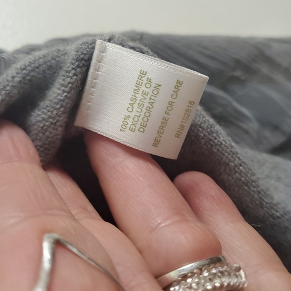 Garnet Hill Cashmere Shirttail Sweater Size Medium Grey Lace Bottom - Picture 6 of 14